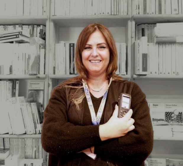 employée heureuse